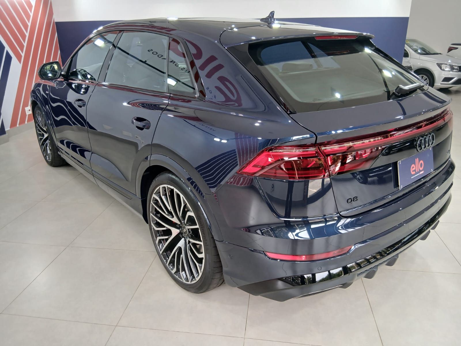 AUDI Q8 - foto 4