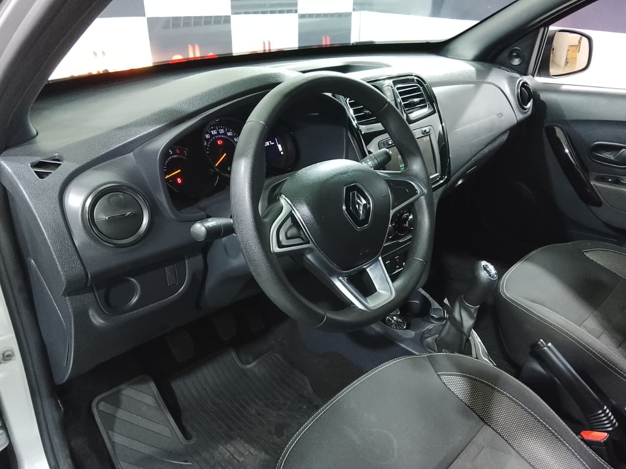 RENAULT LOGAN - foto 11