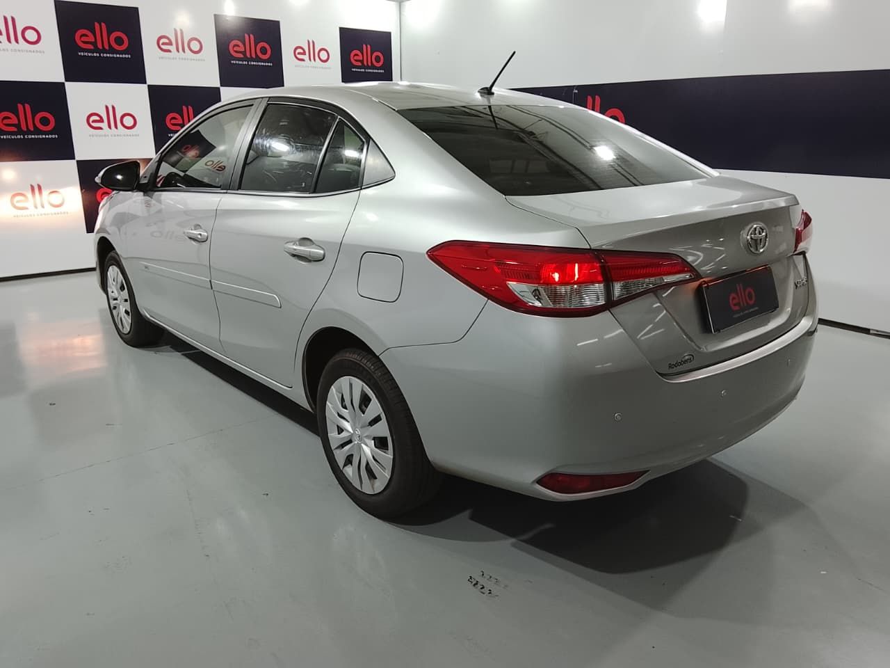TOYOTA YARIS - foto 4