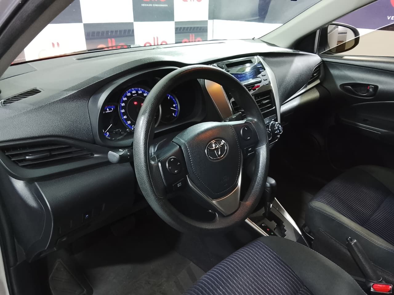 TOYOTA YARIS - foto 11