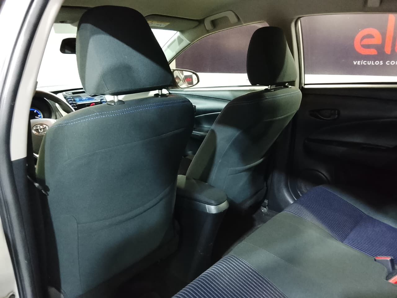 TOYOTA YARIS - foto 14