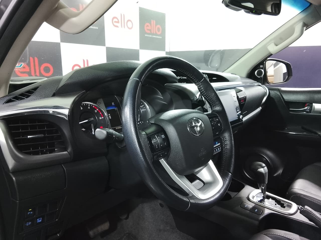 TOYOTA HILUX - foto 11
