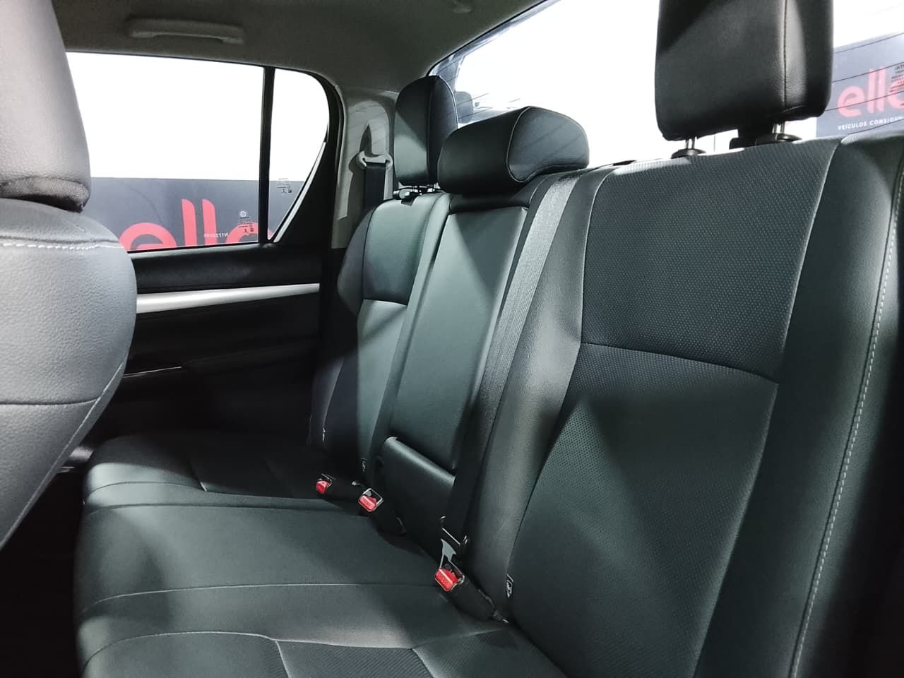 TOYOTA HILUX - foto 13