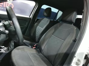 RENAULT SANDERO - foto 12